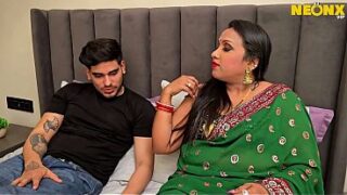 Indian Marathi Bhabhi Hot Romance With Call Boy Video